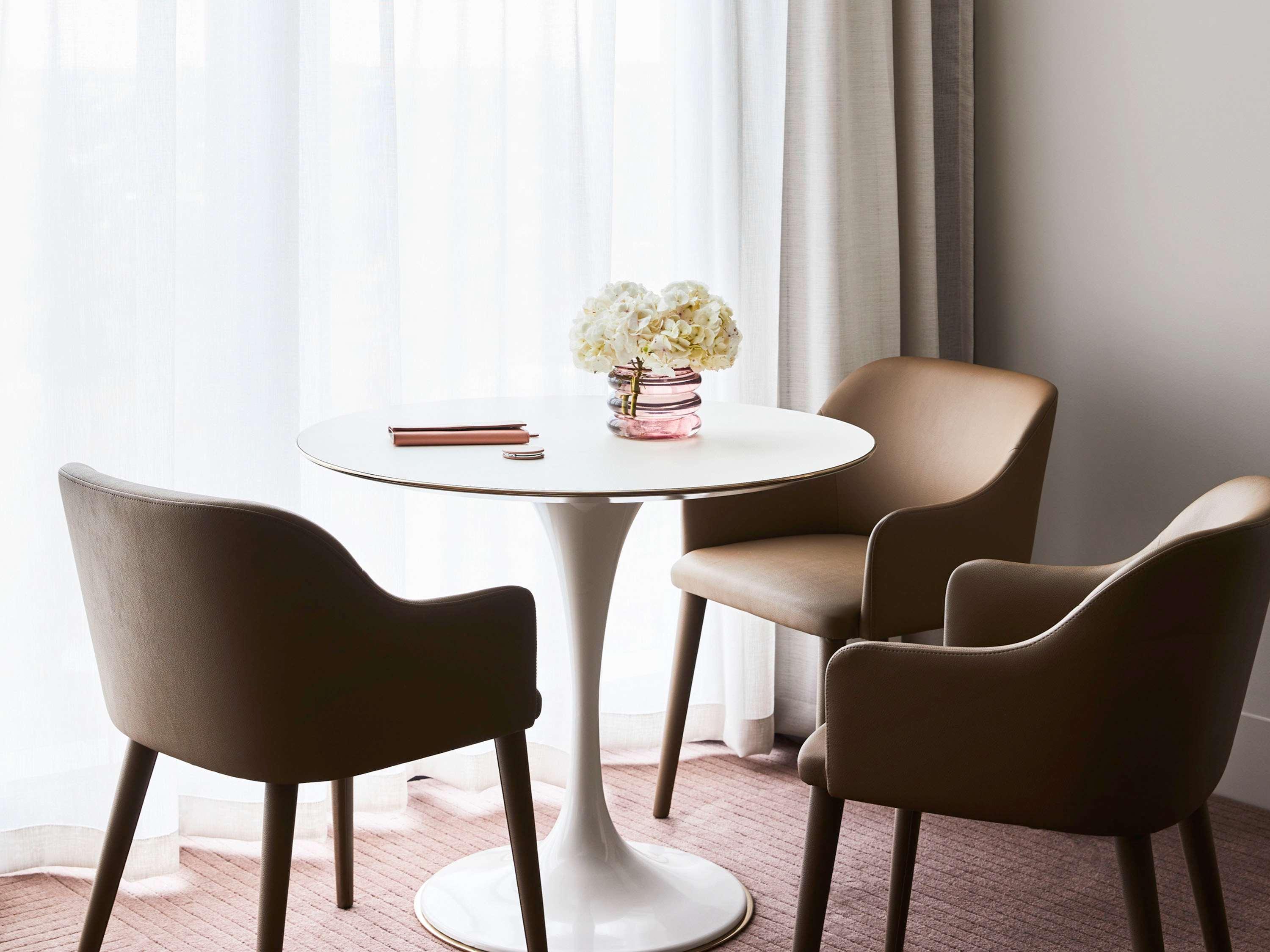 Hotel Chadstone Melbourne Mgallery Collection מראה חיצוני תמונה A tulip table