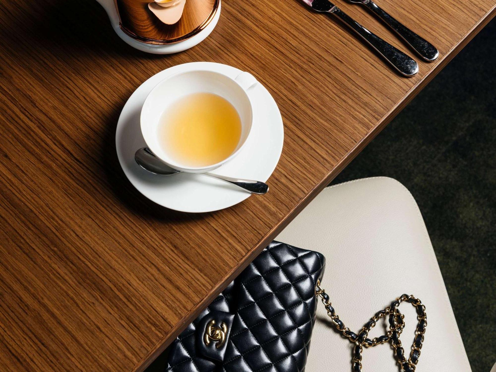 Hotel Chadstone Melbourne Mgallery Collection מראה חיצוני תמונה A Chanel 2.55 bag