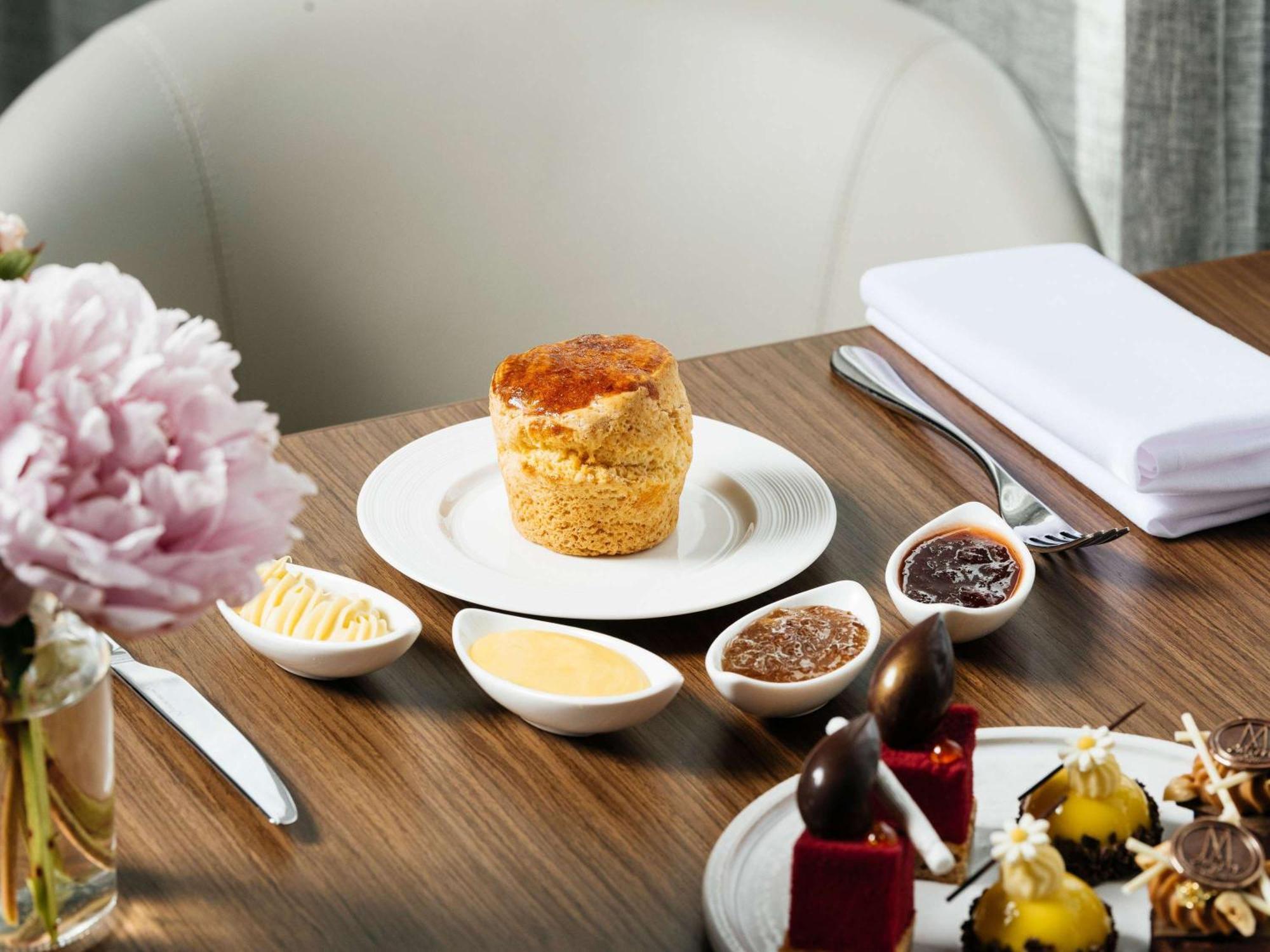 Hotel Chadstone Melbourne Mgallery Collection מראה חיצוני תמונה A selection of desserts