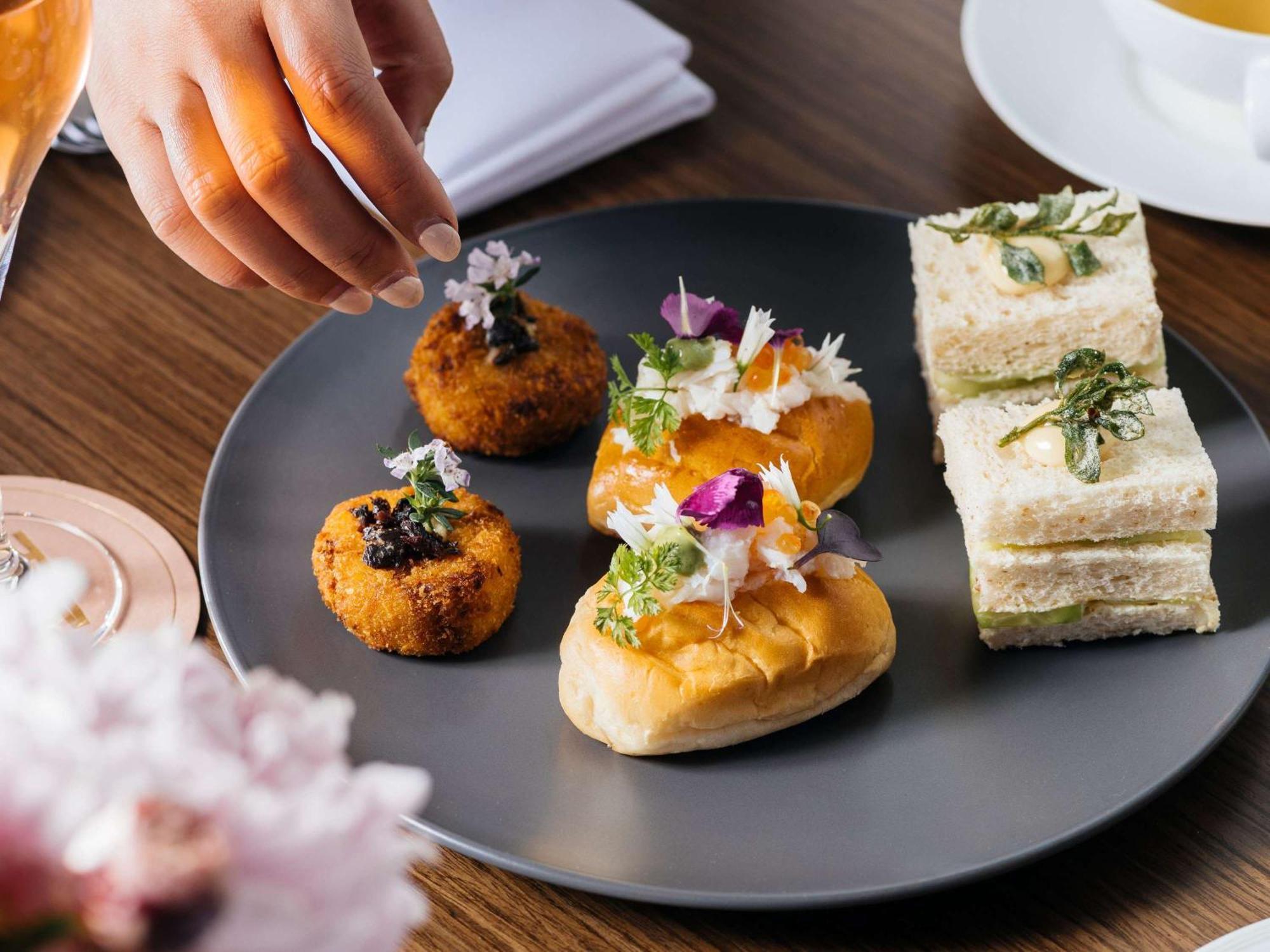 Hotel Chadstone Melbourne Mgallery Collection מראה חיצוני תמונה Afternoon tea at the Mandarin Oriental, Tokyo
